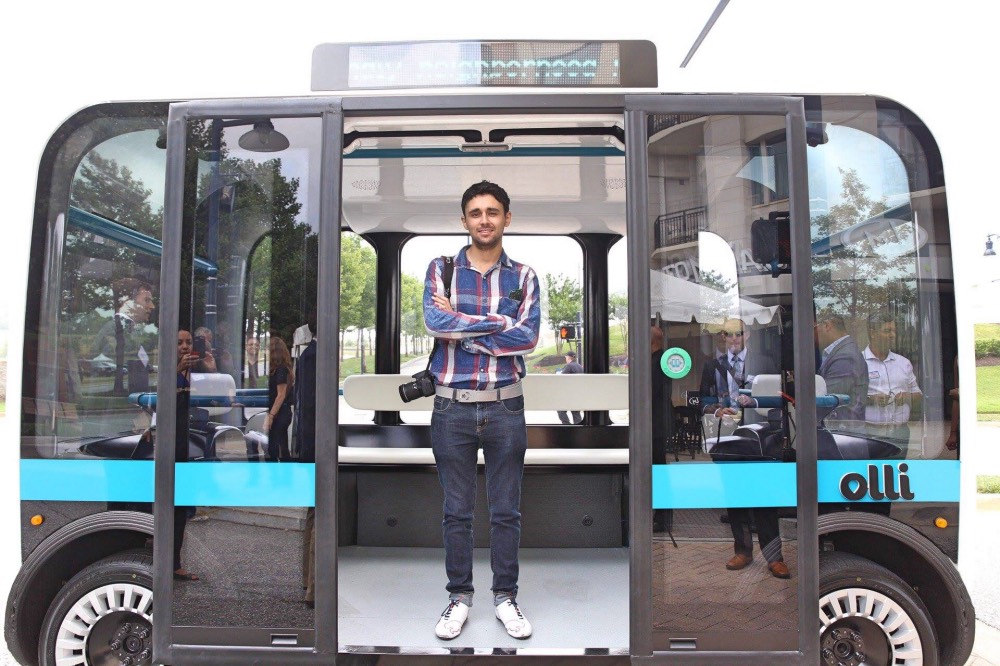 Edgar Sarmiento im Elektrobus Olli von Local Motors