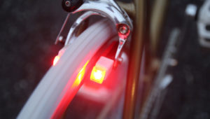 Fahrradlicht auf den Bremsklötzen