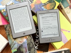 Der klassische Kindle versus Kindle touch (c) dk