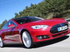 Tesla Model S unterwegs