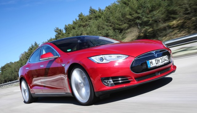 Tesla Model S unterwegs